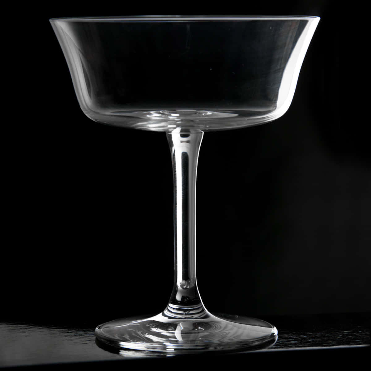 Breites Cocktailglas Retro Fizzio mit eckiger Schale