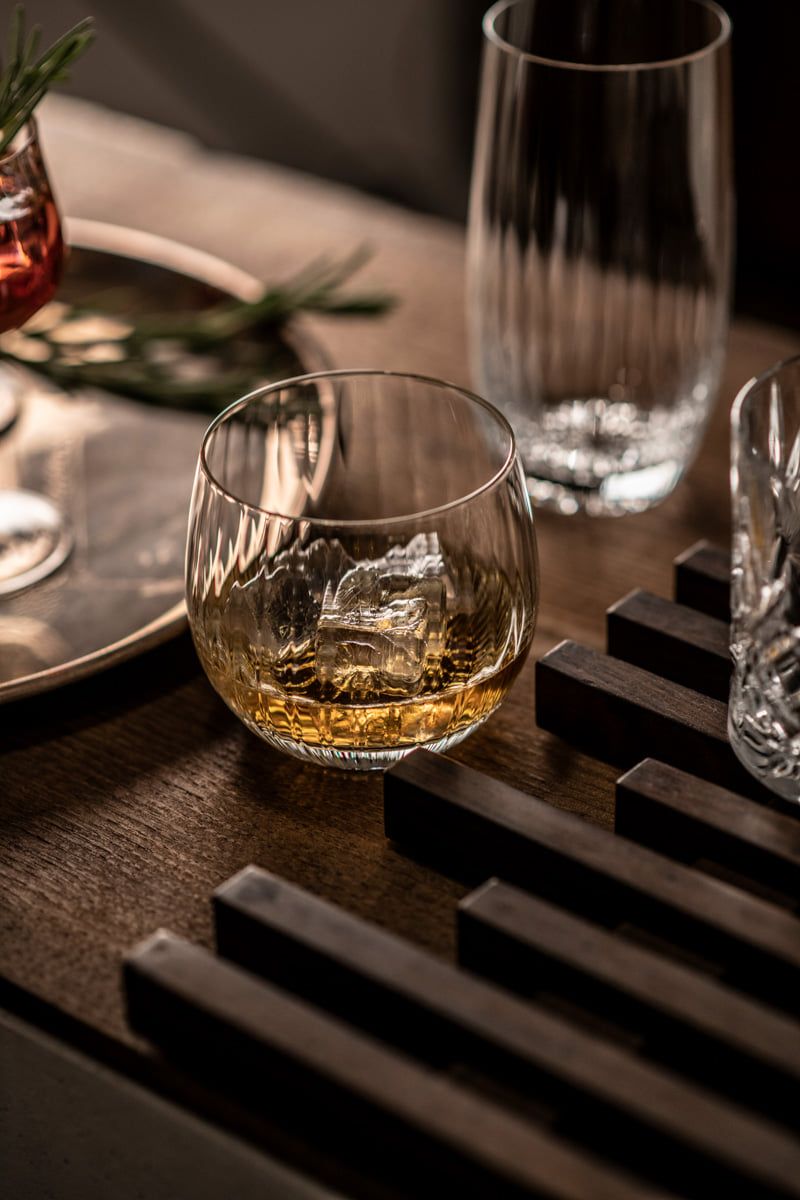 Gedeckter Tisch mit Whisky Tumbler Fortune Melody von Schott Zwiesel