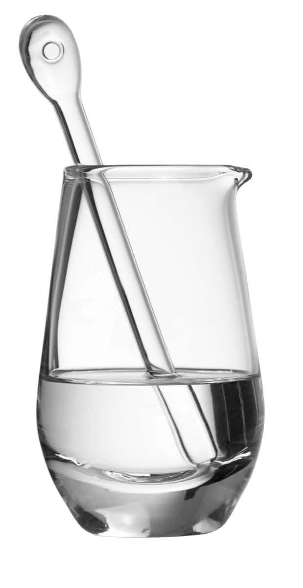 Kleiner Wasserkrug und Glaspipette für Whisky Genießer