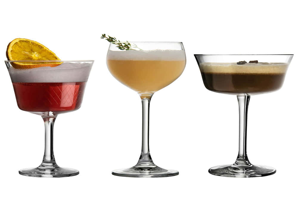 Cocktailschalen mit Cocktails gefüllt Martinigläser und Cocktailschalen kaufen