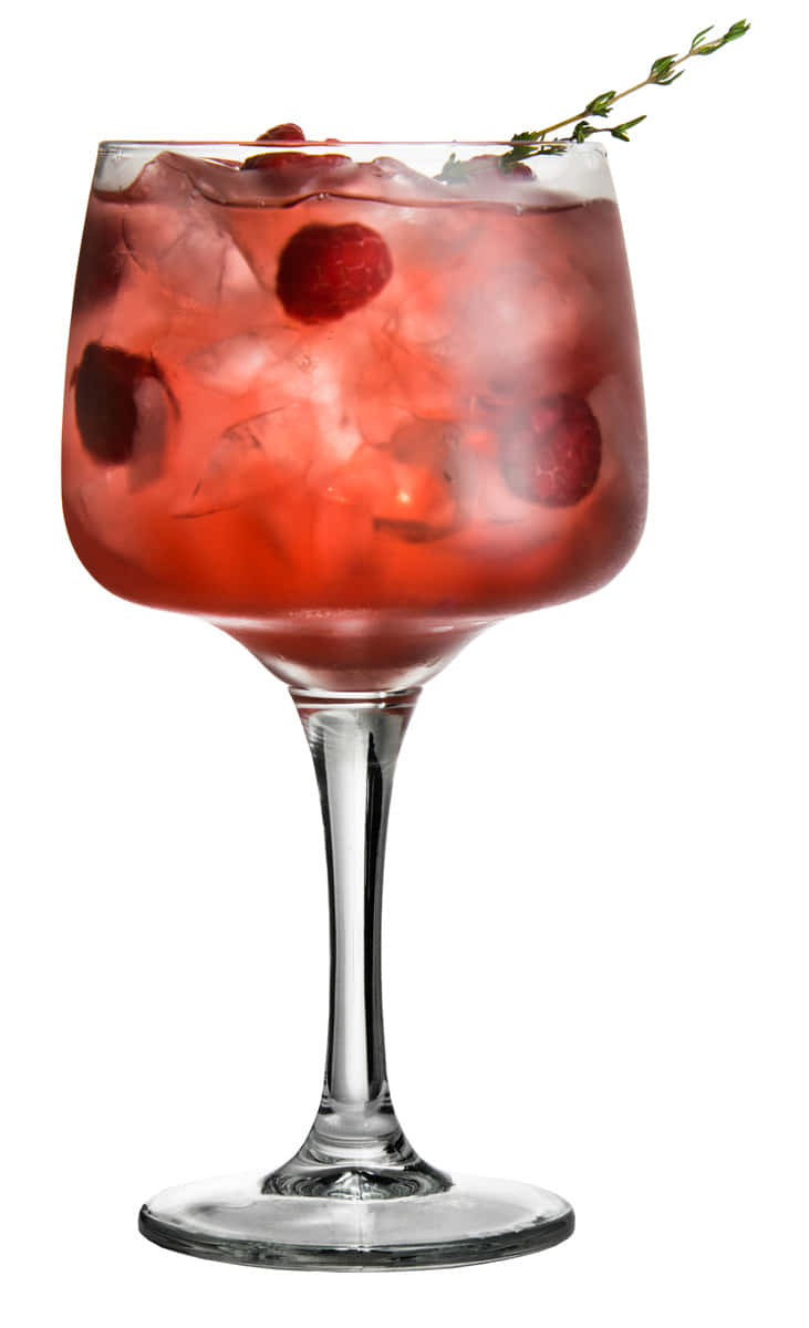 Eckiges Ballonglas mit Lillet Wild Berry gefüllt