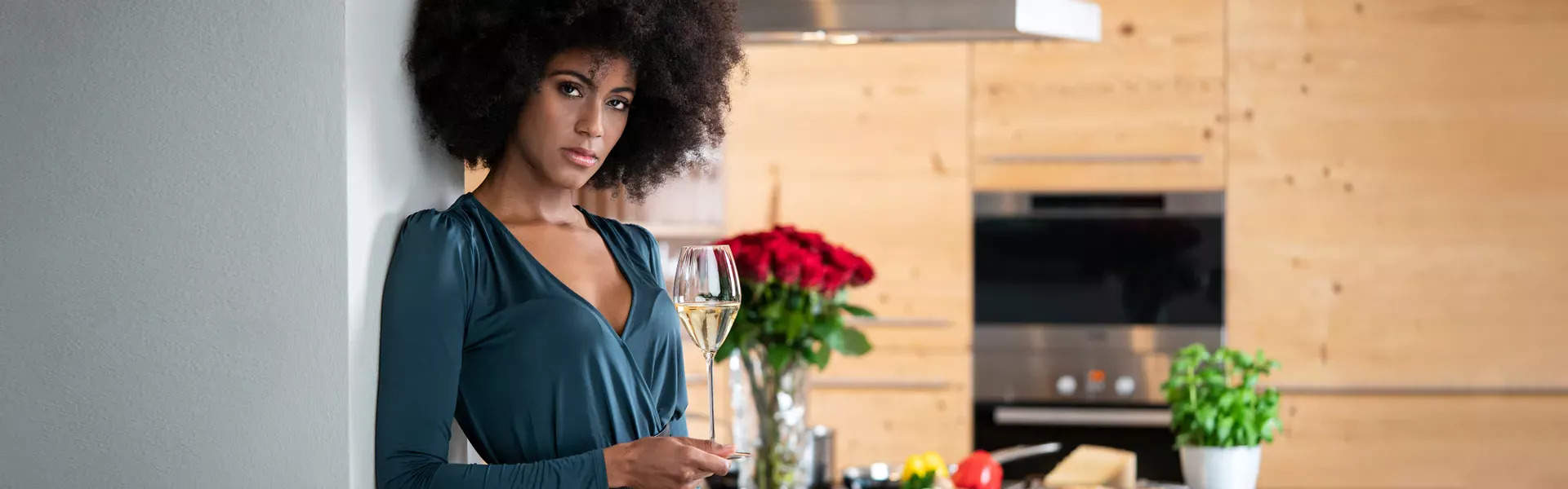 Riedel Glas Performance Weingläser Riedel Performance Weinglas von Frau gehalten