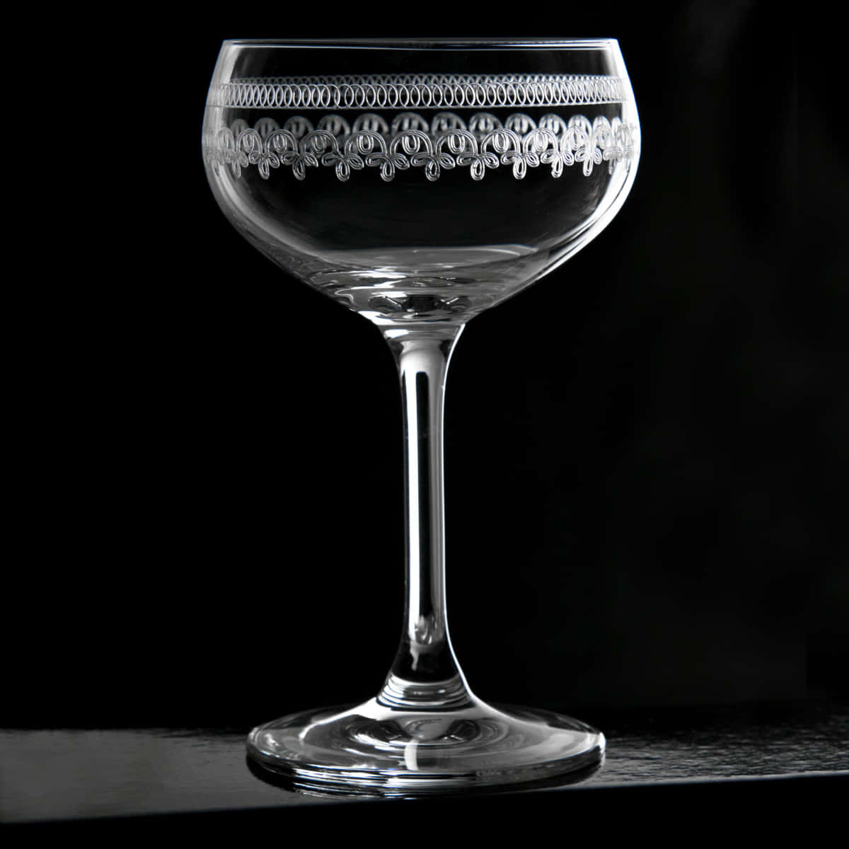 Retro Coupe Cocktailglas mit Verzierung