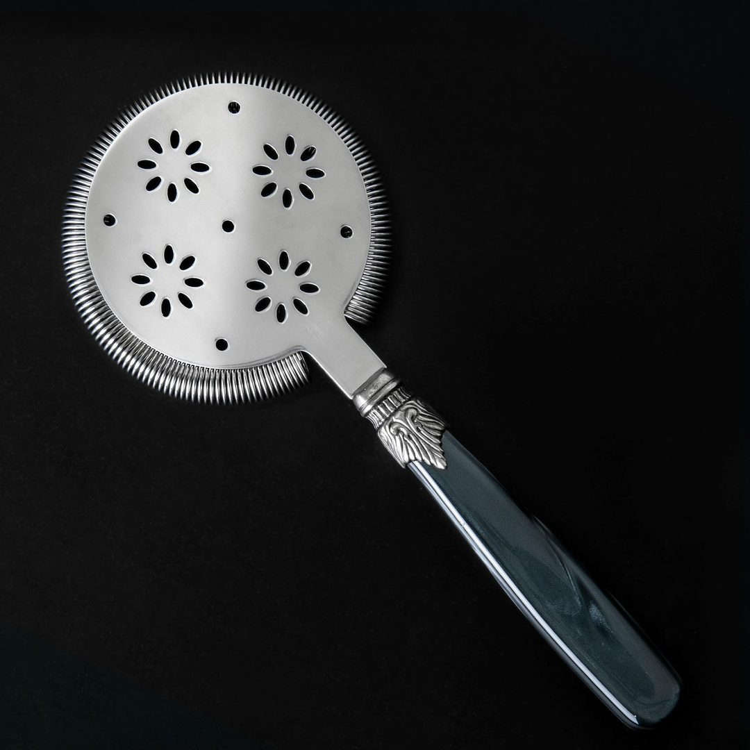 Rückseite des klassischen Barsiebs / Hawthorne Strainer aus Edelstahl 