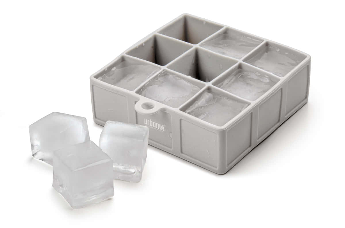 Gefüllte Eiswürfelform für 9x 3 cm Eiswürfel