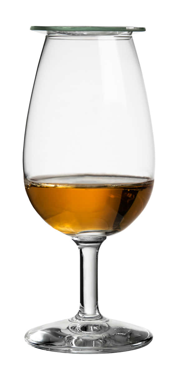 Gefülltes Whisky Tastingglas mit Abdeck-Linse