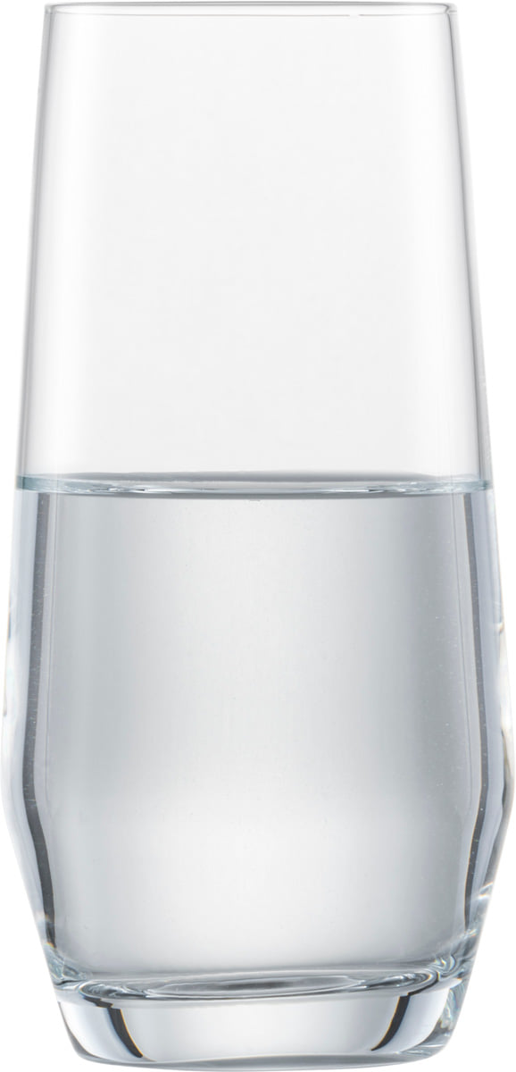 Longdrinkglas Pure Belfesta von Schott Zwiesel zur Hälfte gefüllt