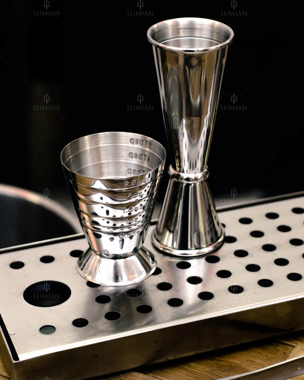 Multilevel Barmaß auf Cocktailbar