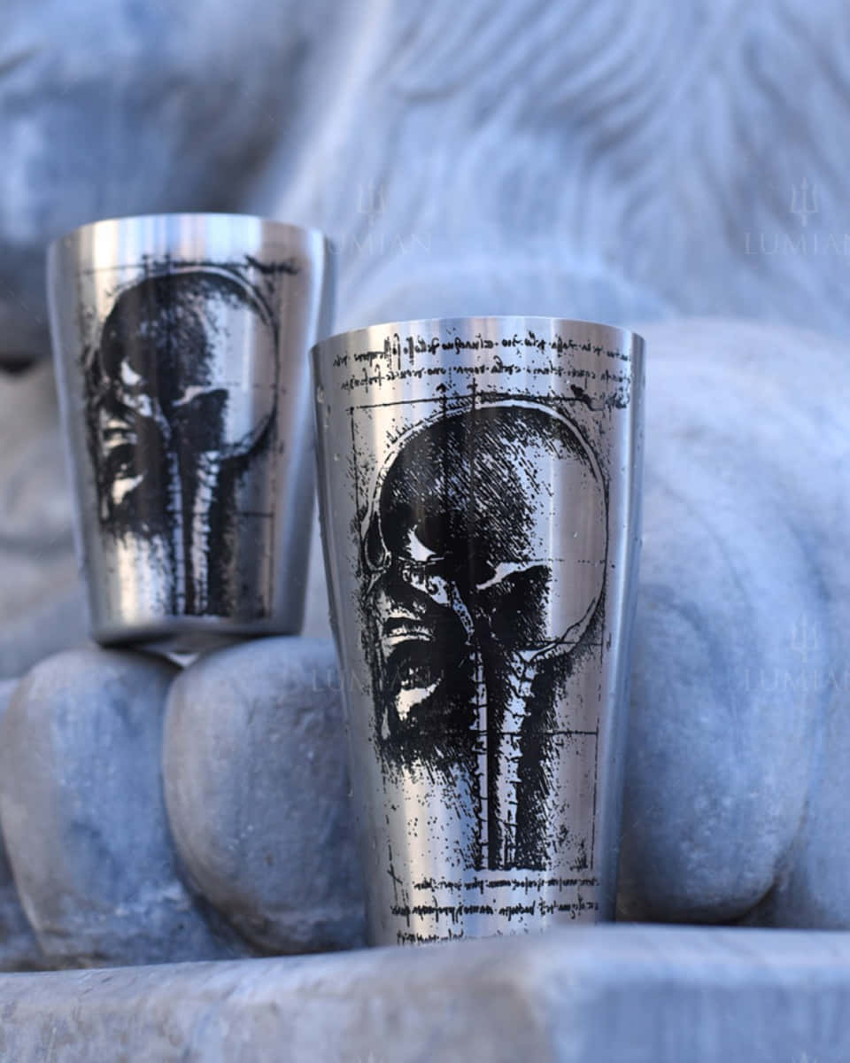 Tin in Tin Cocktailshaker mit Totenkopf Verzierungen