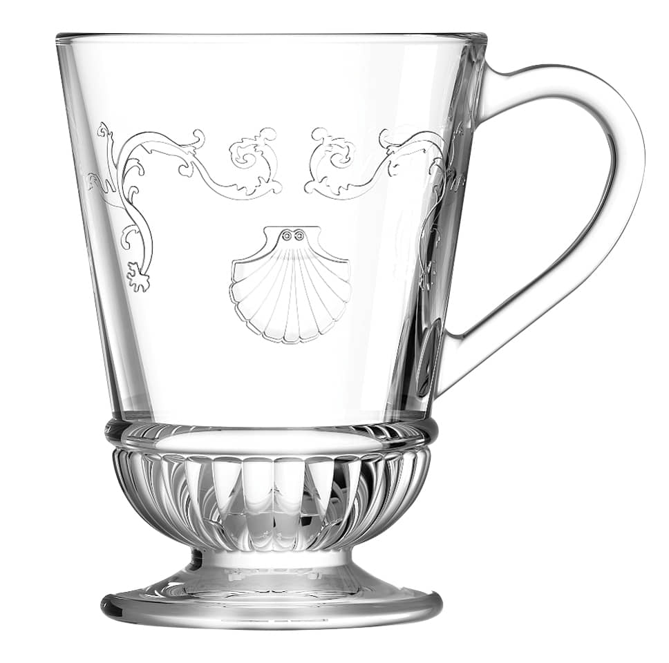 Klassisches Irish Coffee Glas mit Muschel-Verzierung