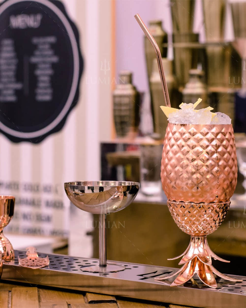 Champagnerkelch Getsby aus Edelstahl auf Cocktailbar