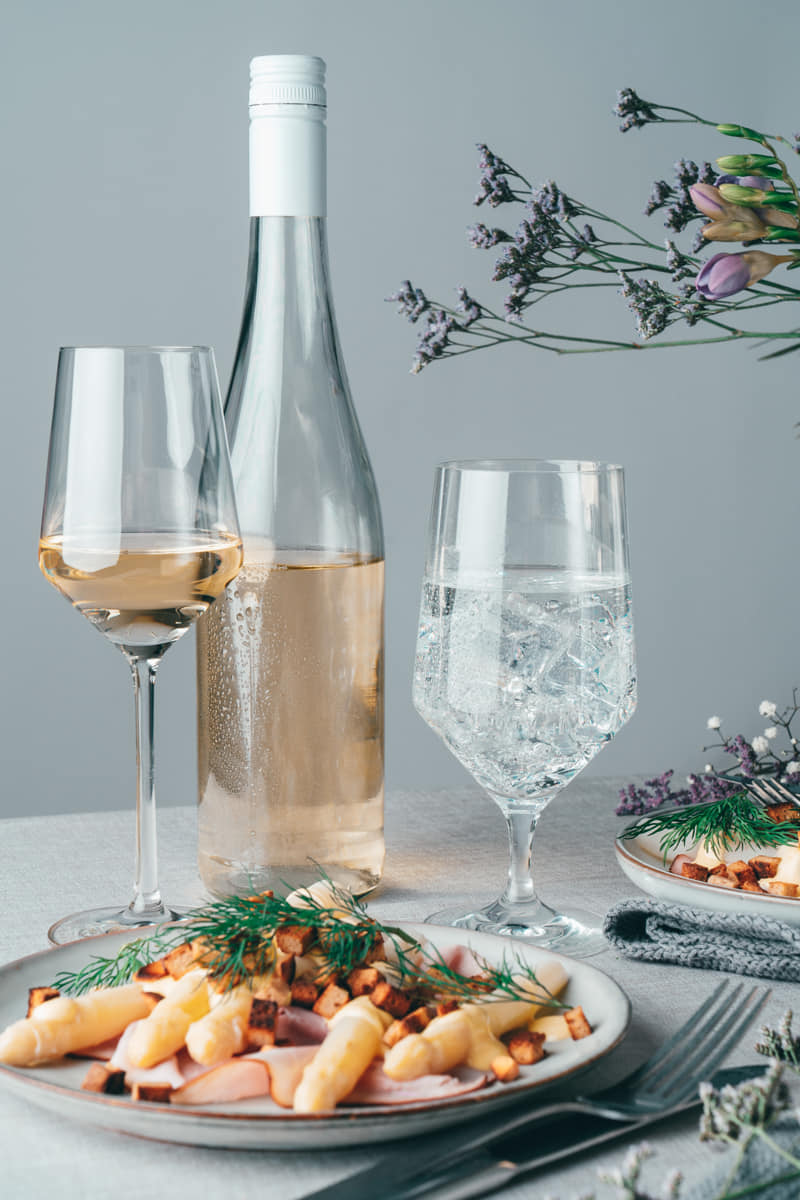 Präsentation: Wasserkelch Pure Belfesta von Schott Zwiesel Gedeckter Tisch mit Wasserkelch Pure Belfesta von Schott Zwiesel