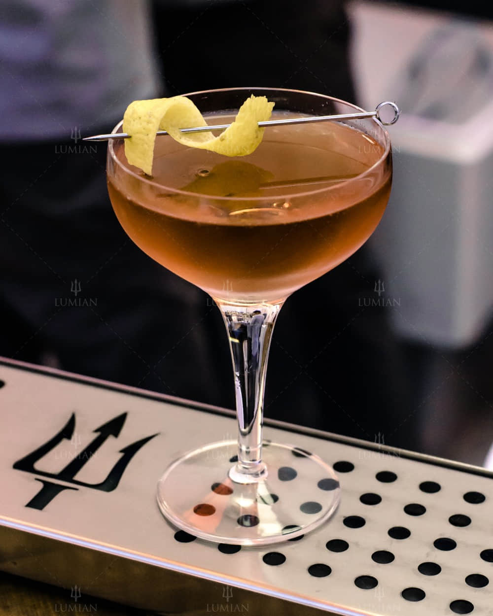 Cocktailglas mit Zitronen Garnierung