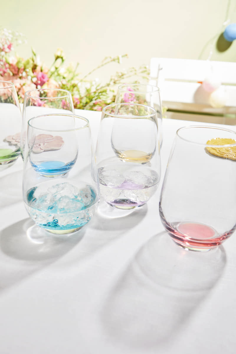 Frühlingstisch mit Vina Touch - bunten Wassergläsern von Schott Zwiesel