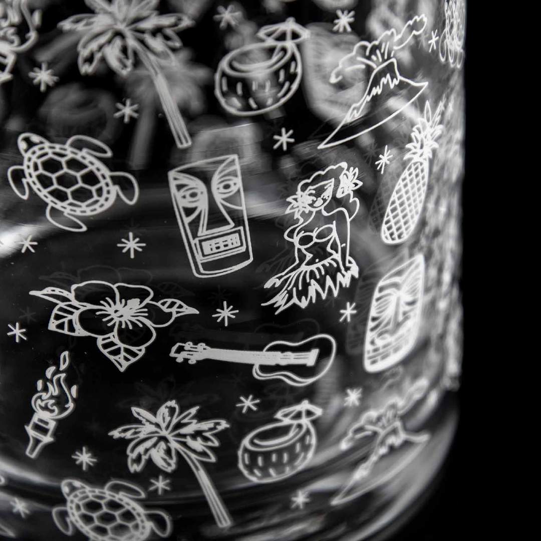 Detailansicht Verzierungen im Tiki-Style - Cocktail-Rührglas