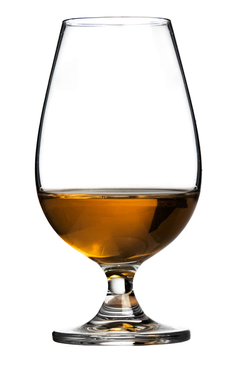 Malt Whisky Tastingglas mit kurzem Stiel und Whisky gefüllt